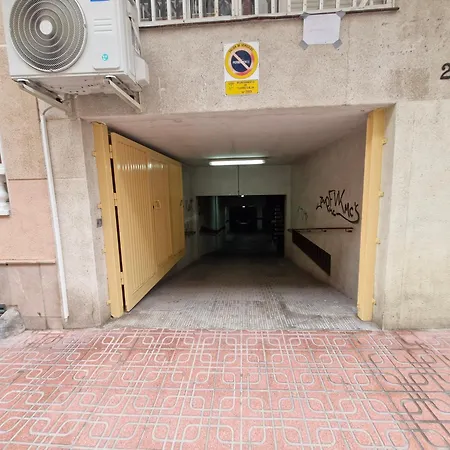 A Louer A 100m De La *