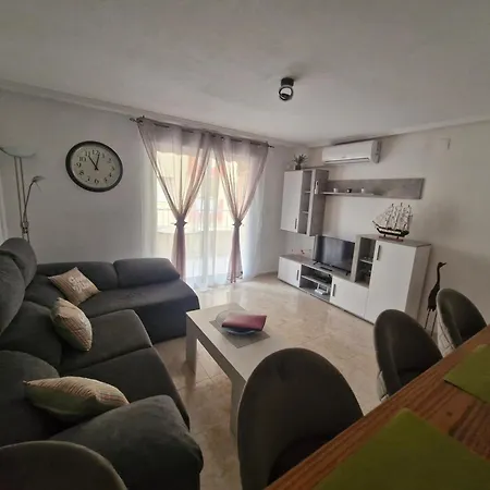 A Louer A 100m De La تورّيفيِخا